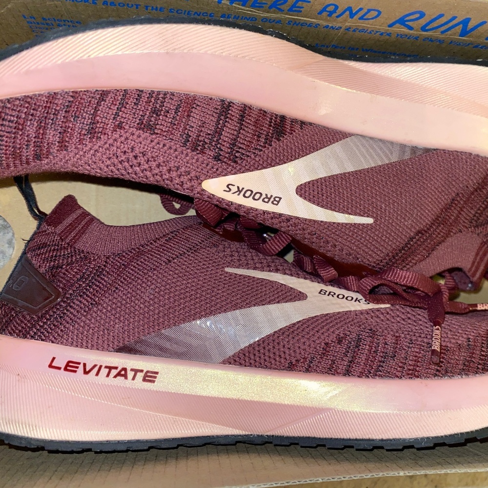 Brooks women shoes